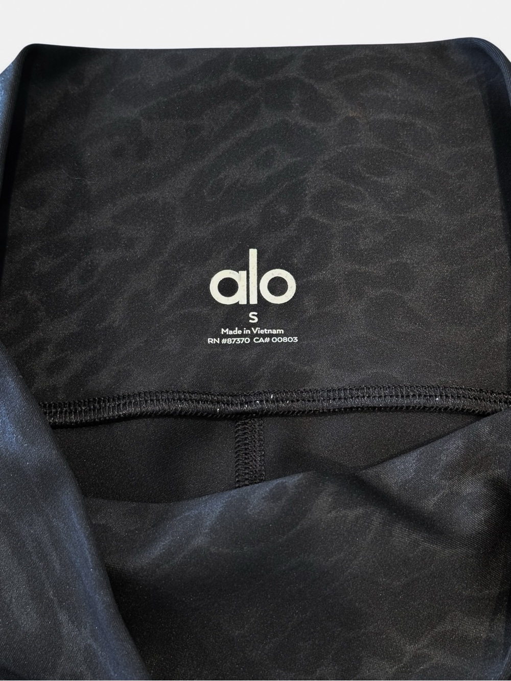 NWOT✨ Alo Yoga Airlift 7/8 High-Waist Leggings Black Animal Print Small - Picture 8 of 8